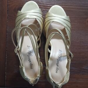 "BRAND NEW" Easy Street Gold Strappy Sandals with Peep-Toe Design